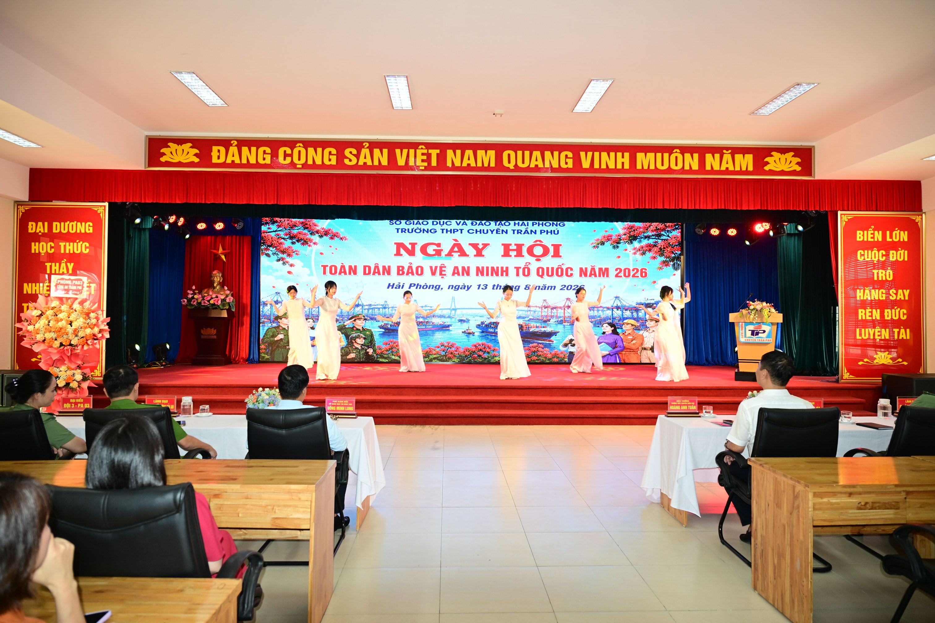 Phòng An ninh chính trị nội bộ: Phối hợp tổ chức “Ngày hội toàn dân bảo vệ an ninh Tổ quốc” tại Trường THPT Chuyên Trần Phú
